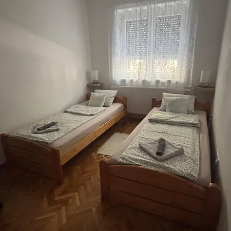 Platan Apartment *